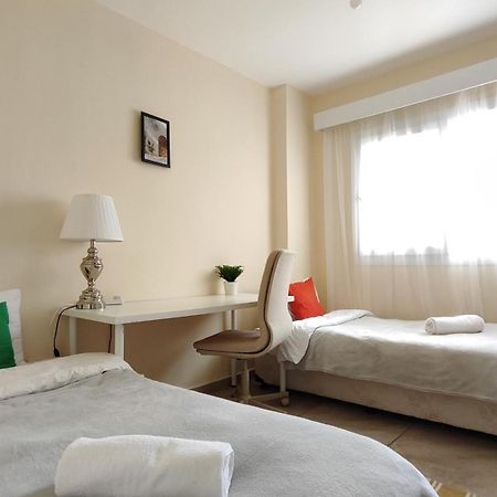 Weekend Apartments 3Br キレニア エクステリア 写真