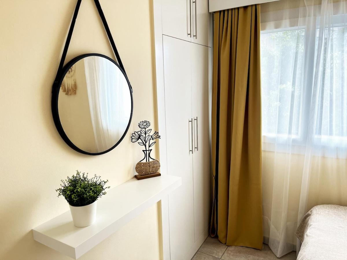 Weekend Apartments 3Br キレニア エクステリア 写真