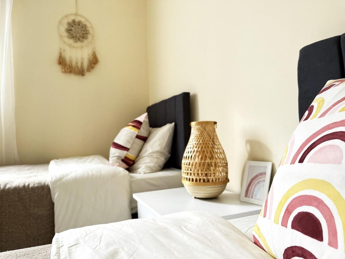 Weekend Apartments 3Br キレニア エクステリア 写真