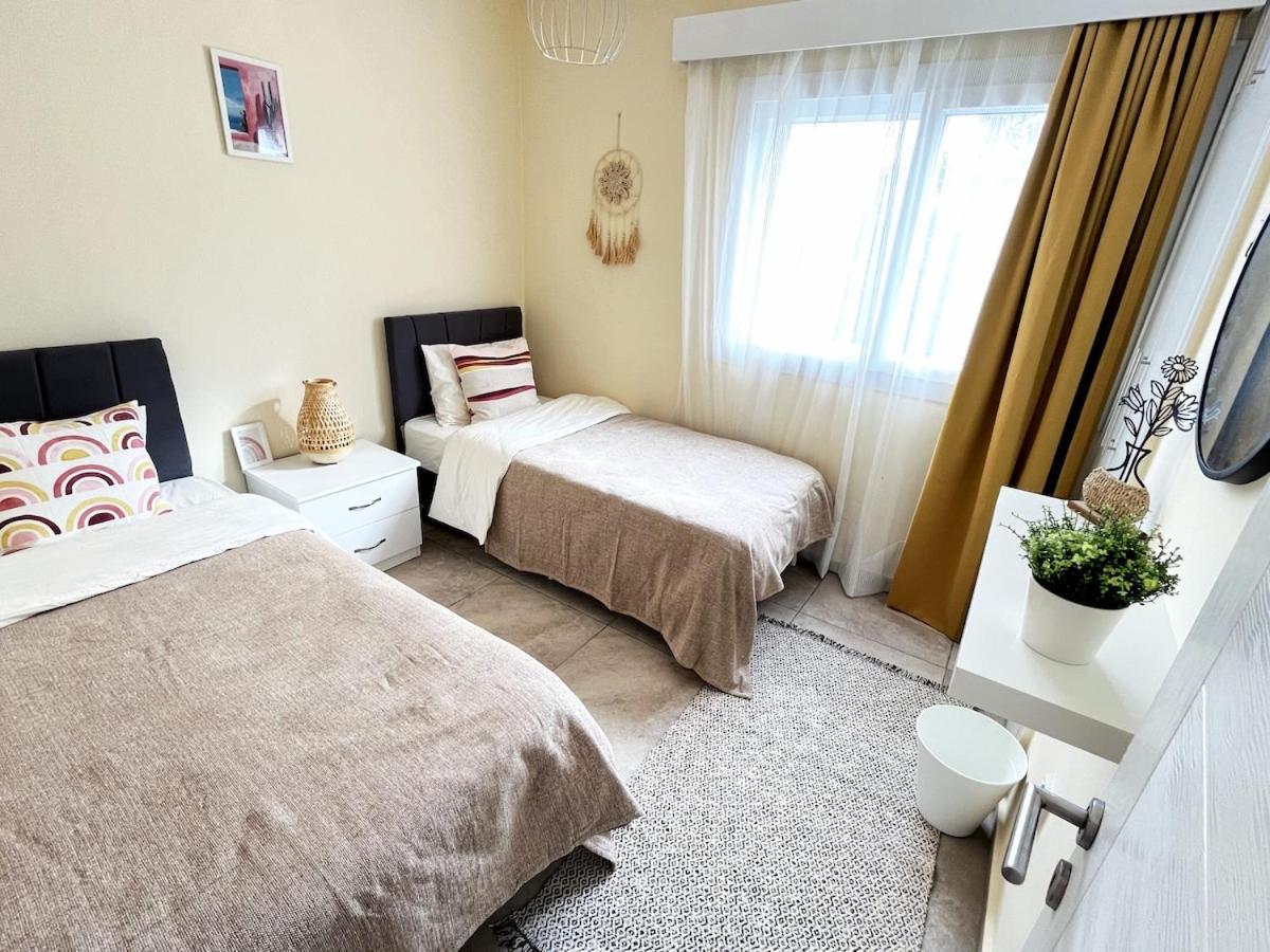 Weekend Apartments 3Br キレニア エクステリア 写真
