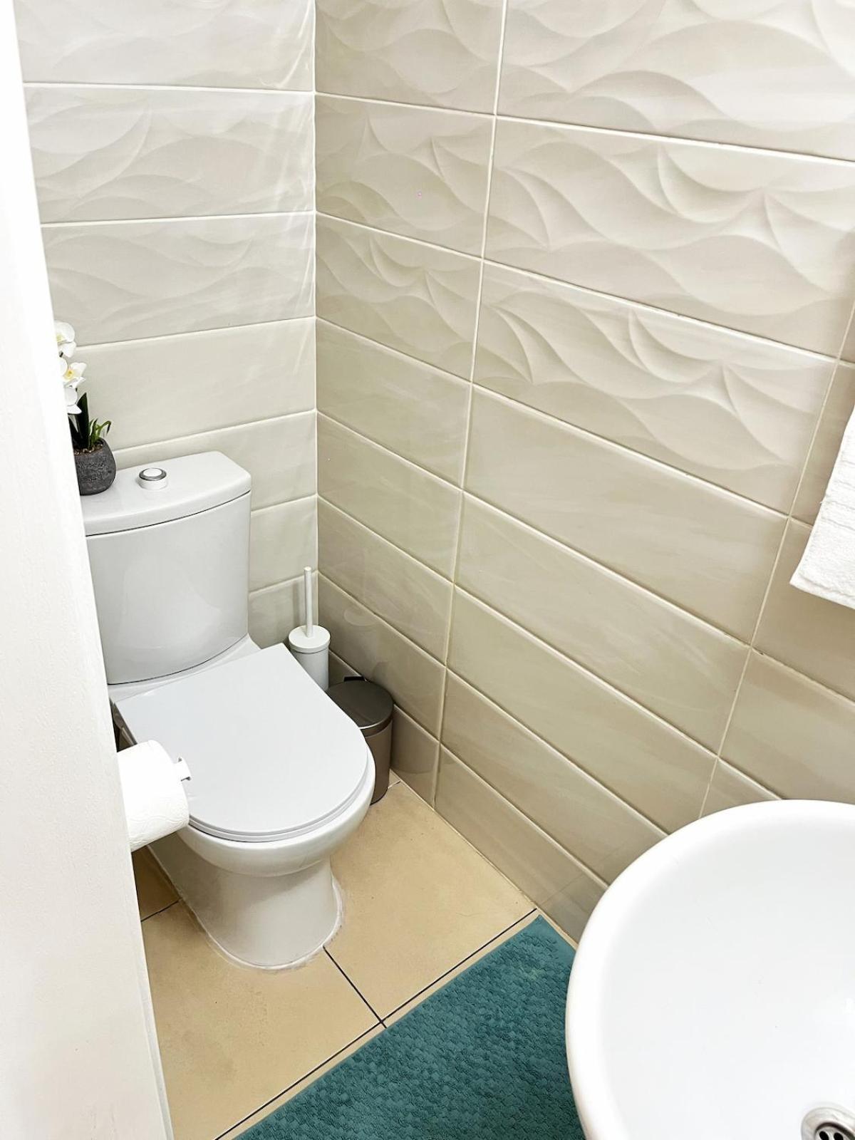 Weekend Apartments 3Br キレニア エクステリア 写真