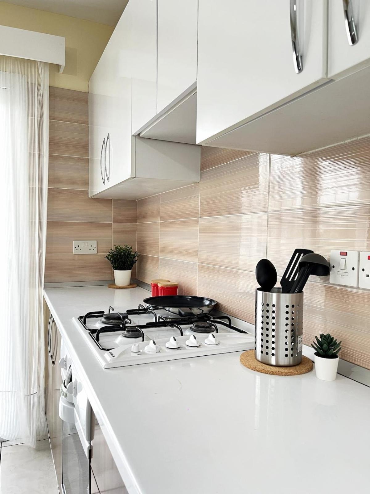 Weekend Apartments 3Br キレニア エクステリア 写真