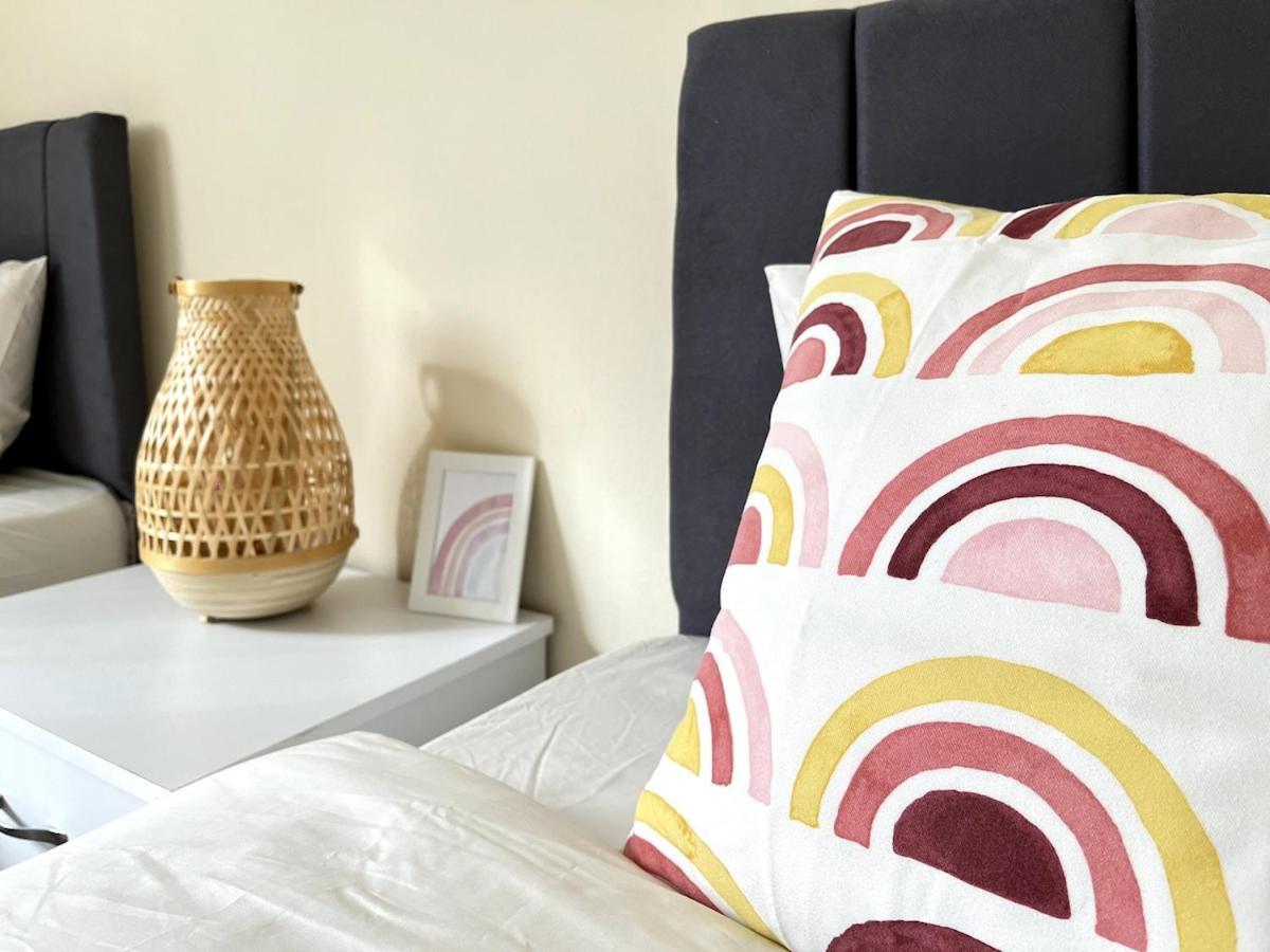 Weekend Apartments 3Br キレニア エクステリア 写真