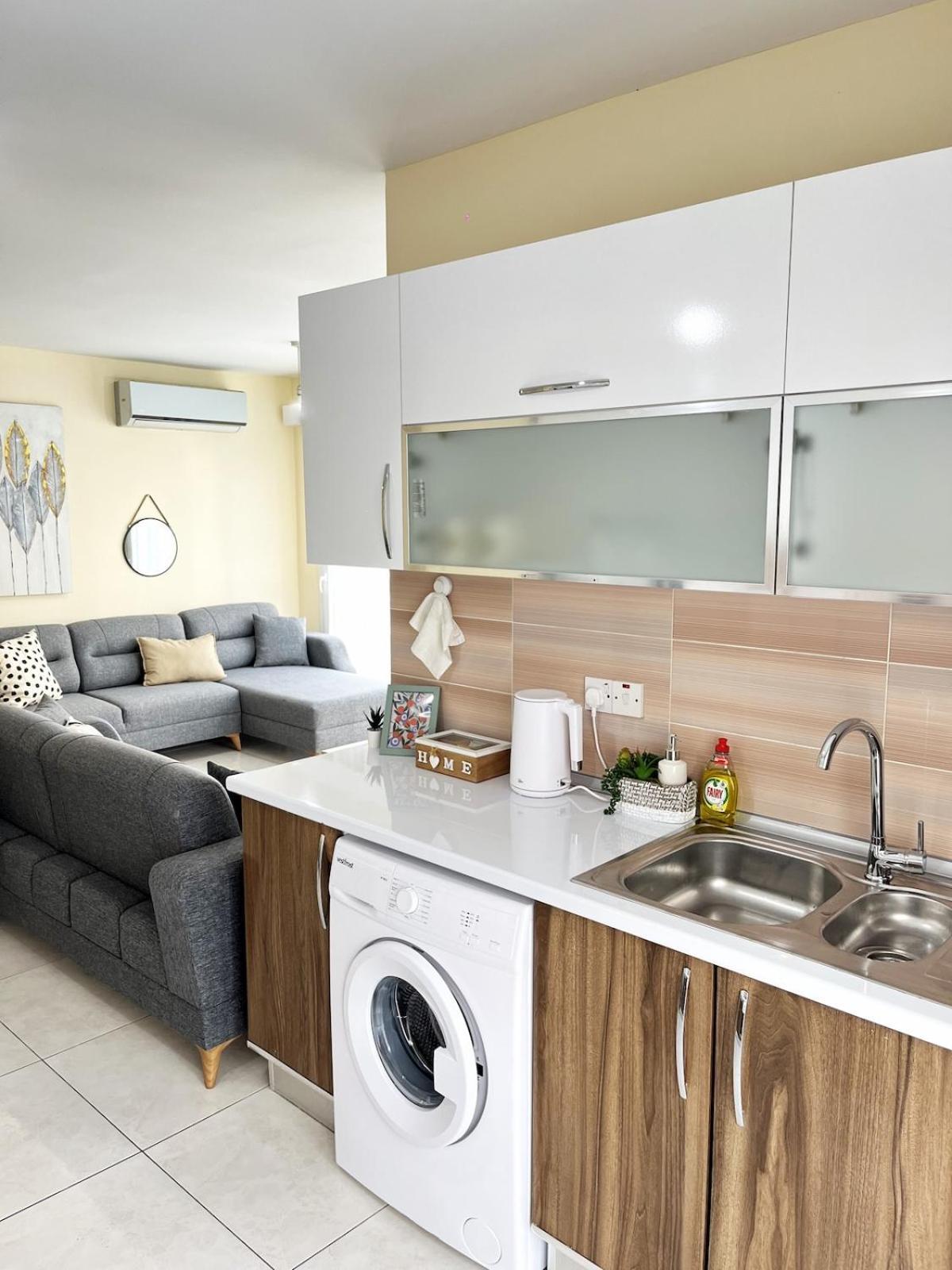 Weekend Apartments 3Br キレニア エクステリア 写真