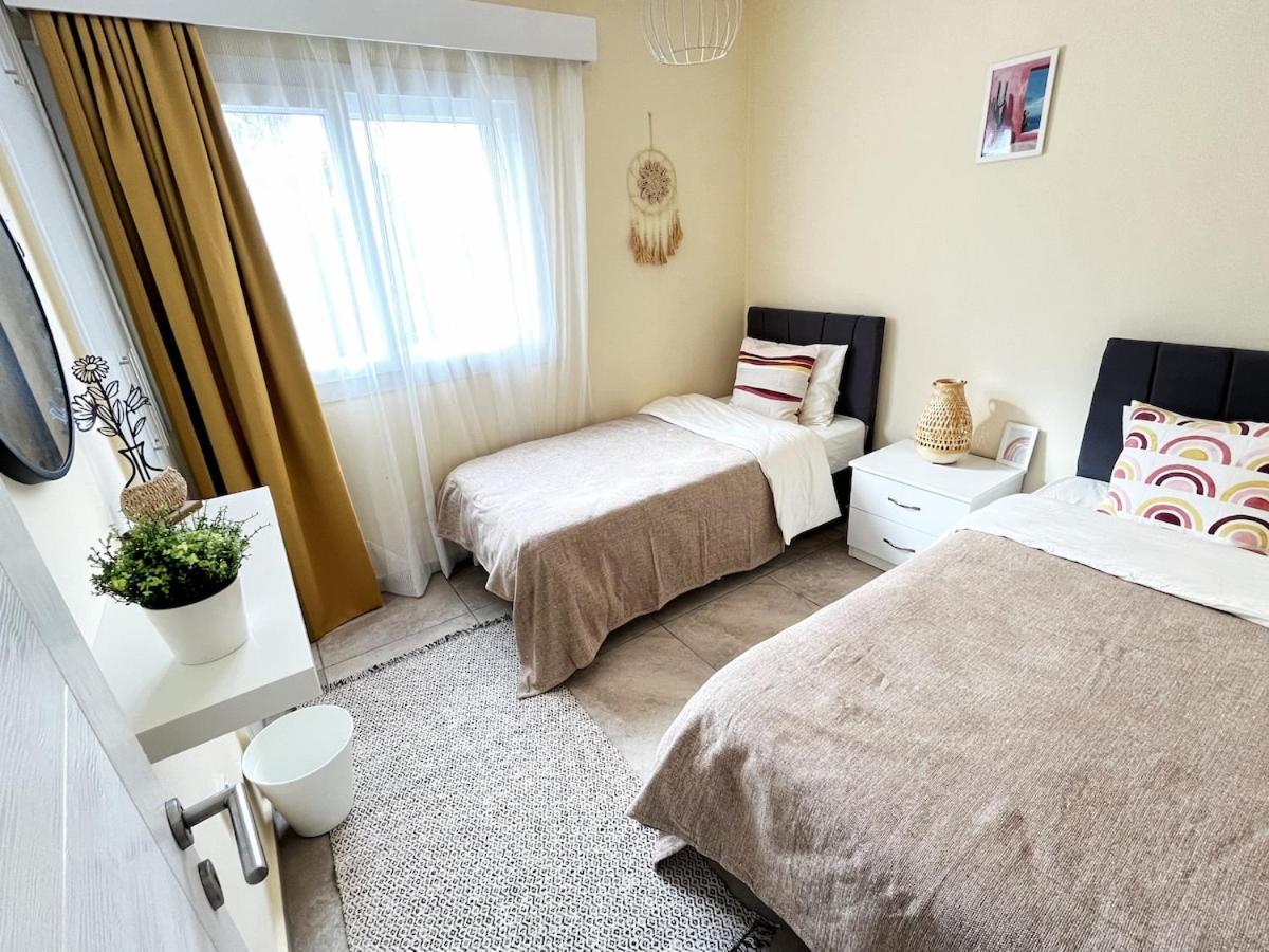 Weekend Apartments 3Br キレニア エクステリア 写真