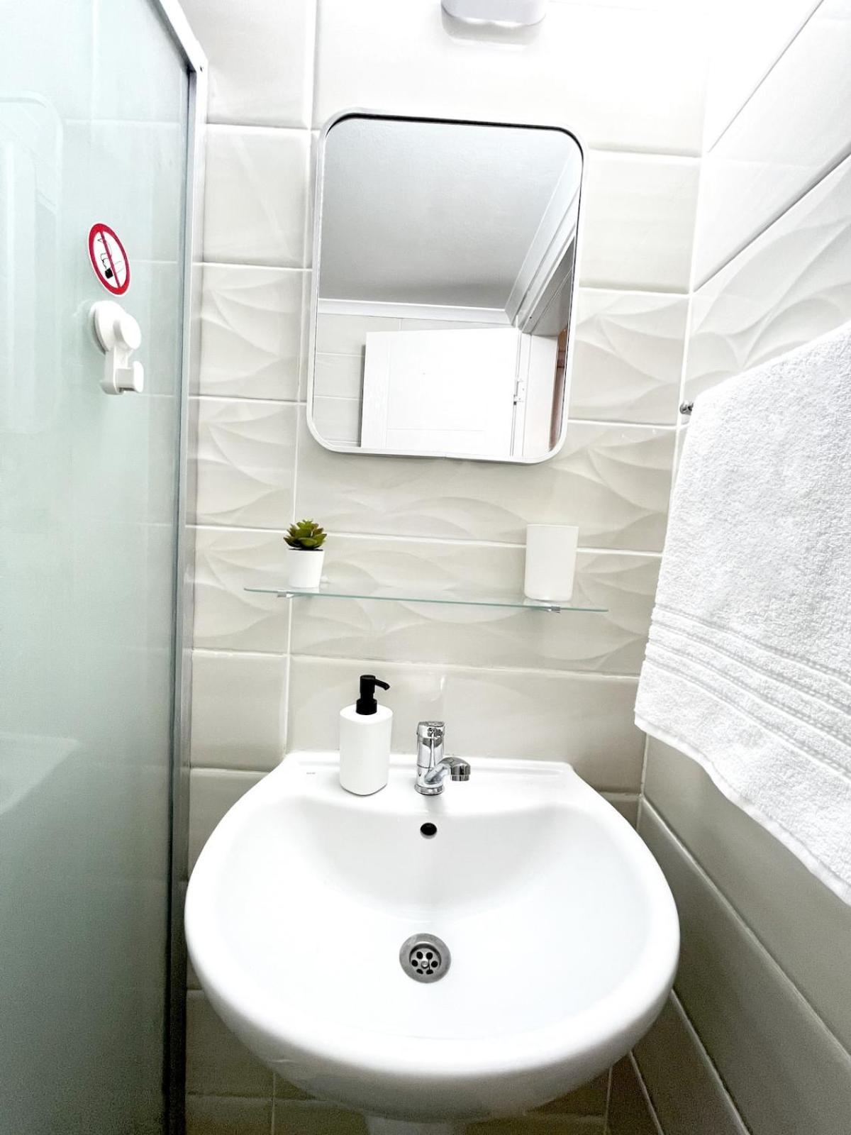 Weekend Apartments 3Br キレニア エクステリア 写真
