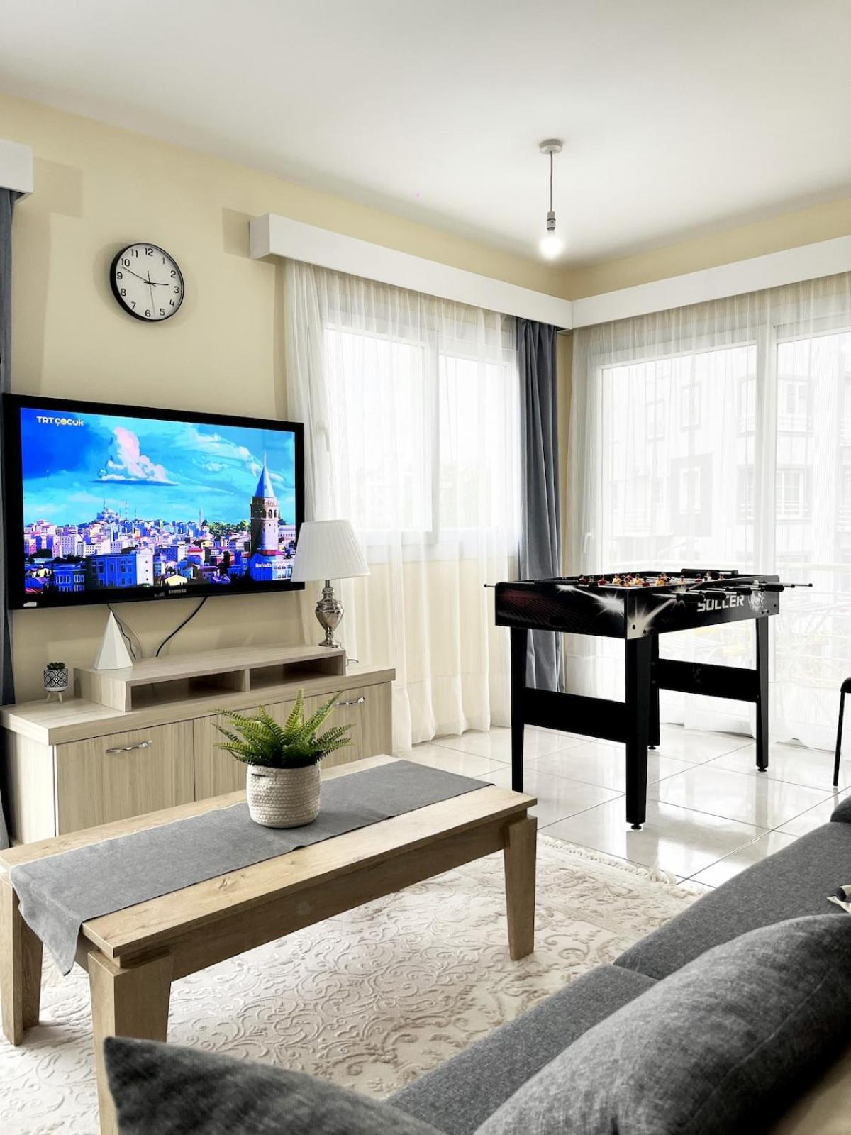 Weekend Apartments 3Br キレニア エクステリア 写真